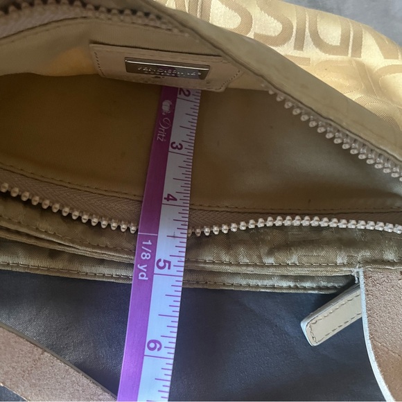 Fendi Gold Monogram Shoulder Bag Luxurious Design - Picture 10 of 11